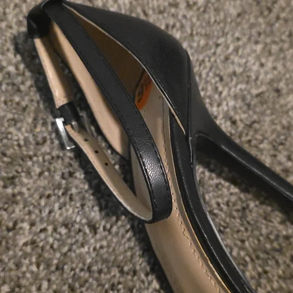 Pre-loved BCBG Two-tone  Dillyn Leather Ankle Strap Heels Sz 9.5 - Picture 3 of 8